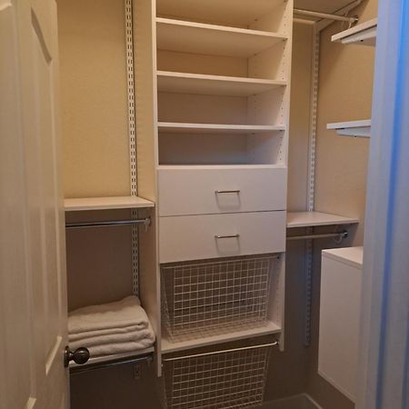 In Law Unit, 2 Bedroom Suite 로즈빌 외부 사진